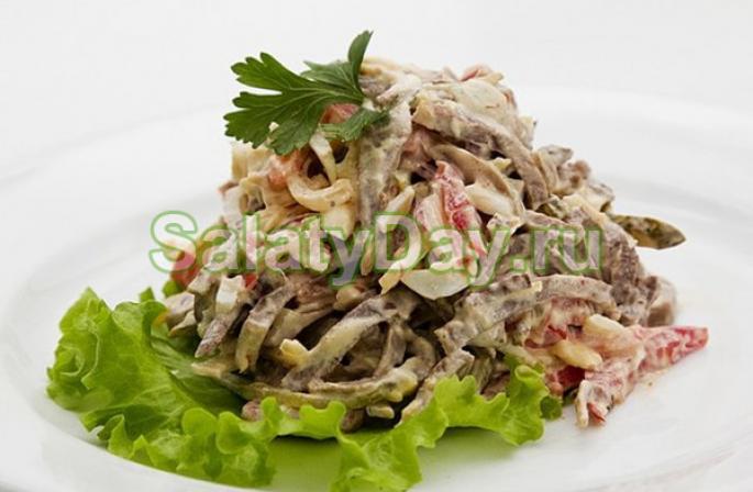 Salate mit Fleisch und Wurst Leckere Feiertagssalate mit Fleisch