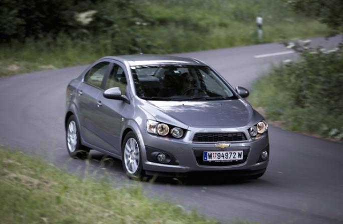 Chevrolet Aveo oder Renault Logan: Vergleich und was ist besser?