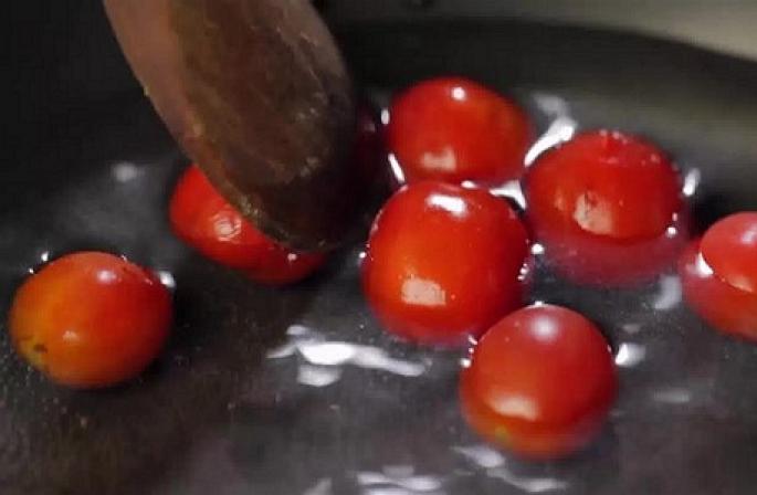 Супер рецепт – помидоры черри маринованные на зиму: очень вкусные и быстрые